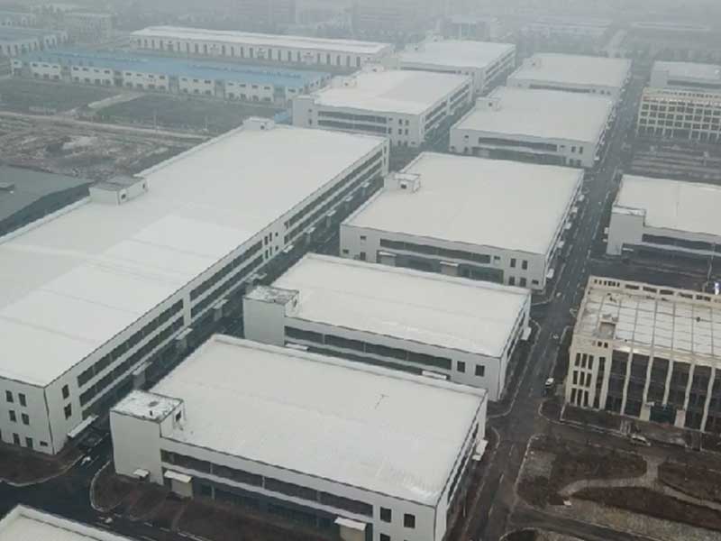 Les géants du pétrole vont réduire fortement leurs plans de croissance à l'étranger alors que les prix du pétrole continuent de baisser